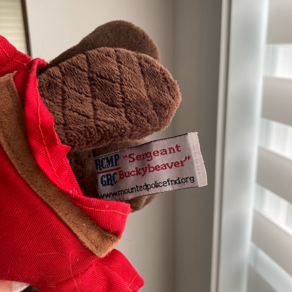 RCMP “sergeant beaver” plush toy NWT - Picture 2 of 4
